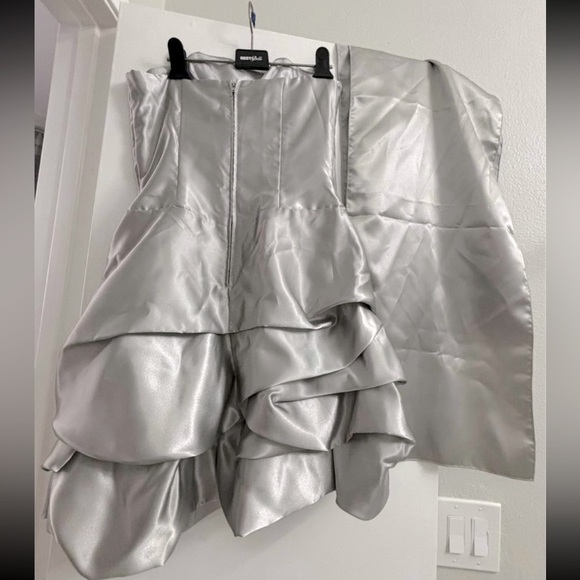 Classy Cocktail dress with shoulder Wrap - Picture 3 of 5